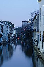 类银河恶魔城游戏《生物枪》现已在Steam平台抢先体验推出